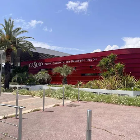 Calme Avec Piscine, Parking Prive, Et Acces Proche A La - 4 Couchages - Fr-1-226a-125 * Fréjus